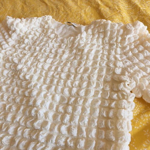NWOT Textured White Puff Sleeve Top - Picture 5 of 7